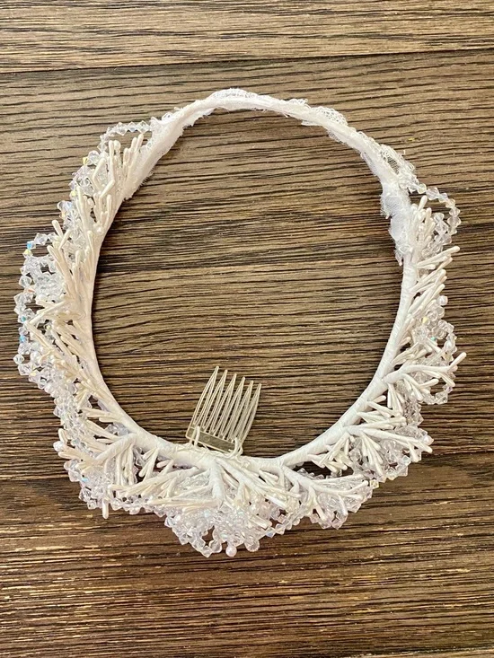 Vintage Women's Wedding Tiara White Faux Crystals Pearls Headpiece Bridal 90's - Picture 4 of 7